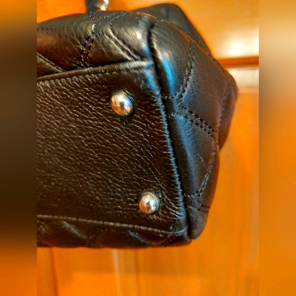 Calvin Klein Quilted Leather Shoulder Bag - Picture 4 of 10